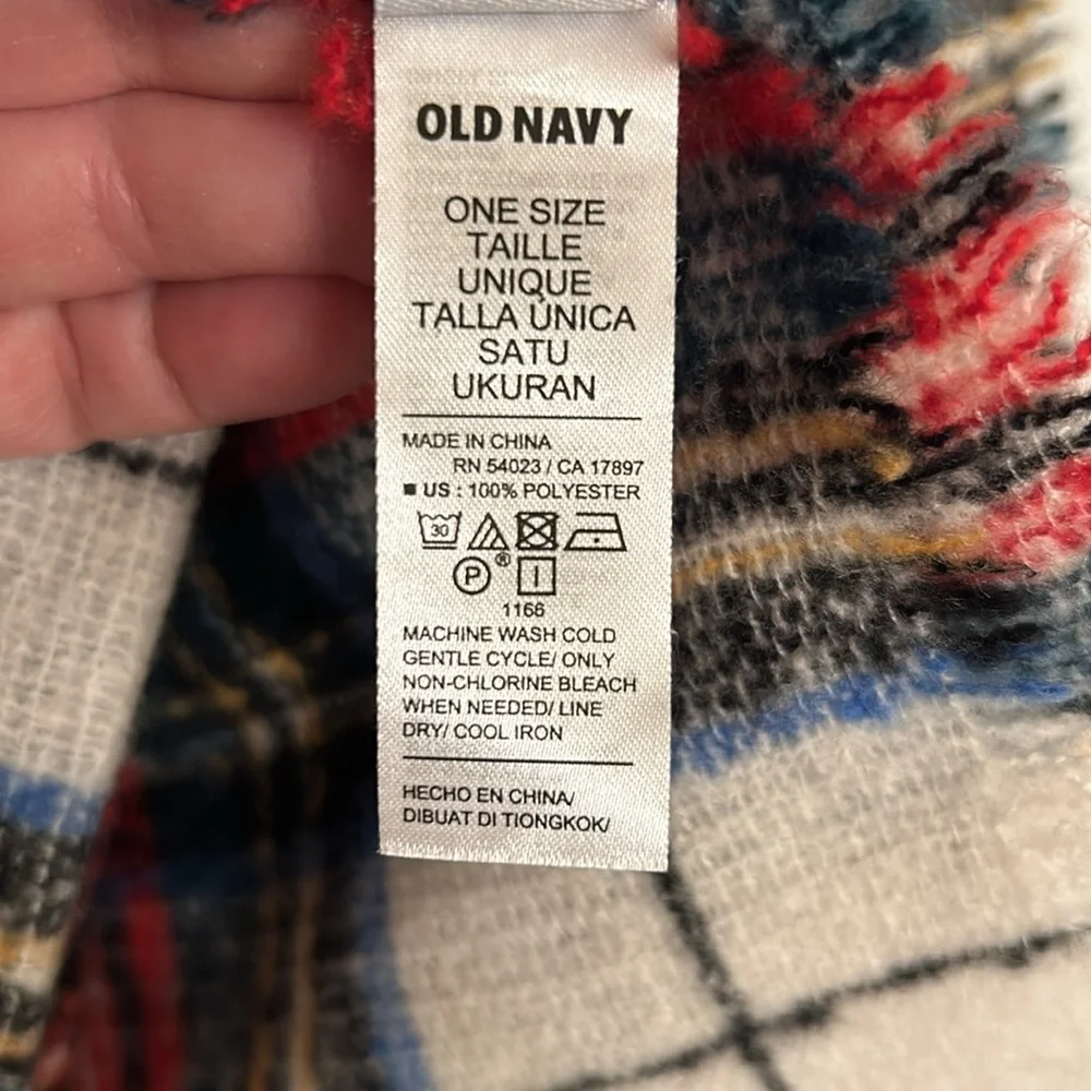Old Navy Red White Black Plaid Flannel Scarf Soft Cozy Fringed Edges Polyester